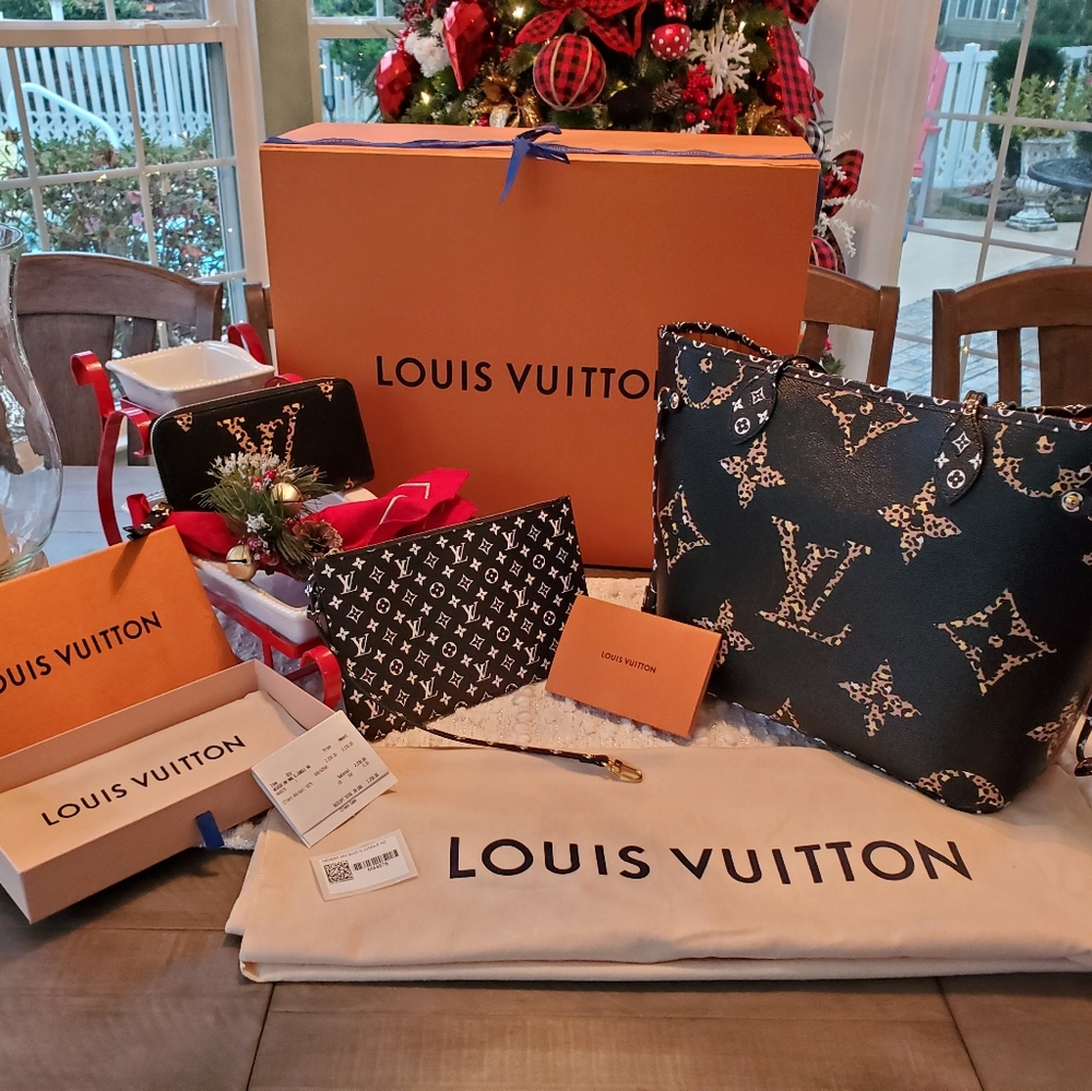 Louis Vuitton Jungle Neverfull, Pouch & Wallet